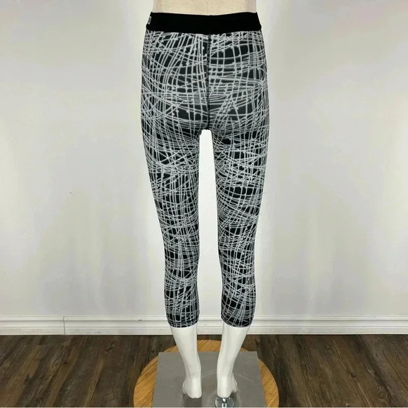 ❤️ Nike pro Women's  Black and Grey Leggings S - Picture 10 of 13